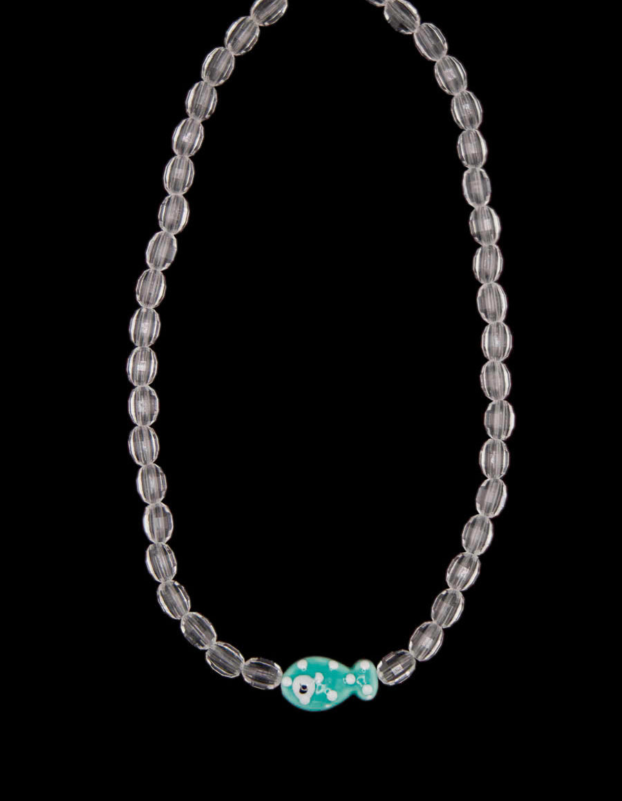 Collier Fish and Chips Bourjeone en perles transparentes et pendentif poisson vert en céramique