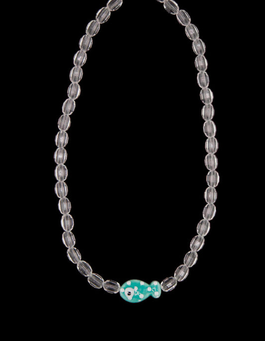 Collier Fish and Chips Bourjeone en perles transparentes et pendentif poisson vert en céramique