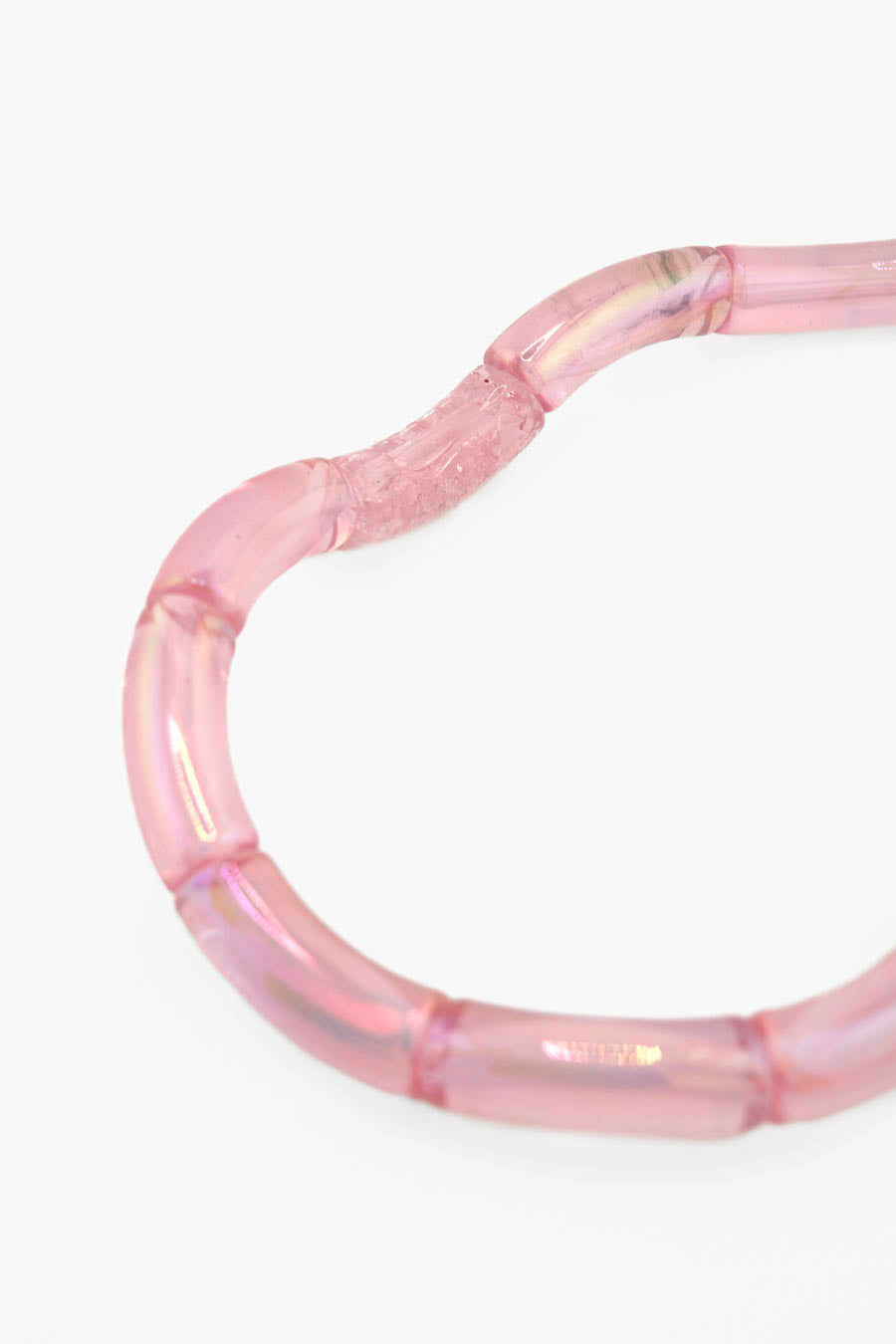 Collier Fraise Bourjeone en perles tube de verre rose irisé