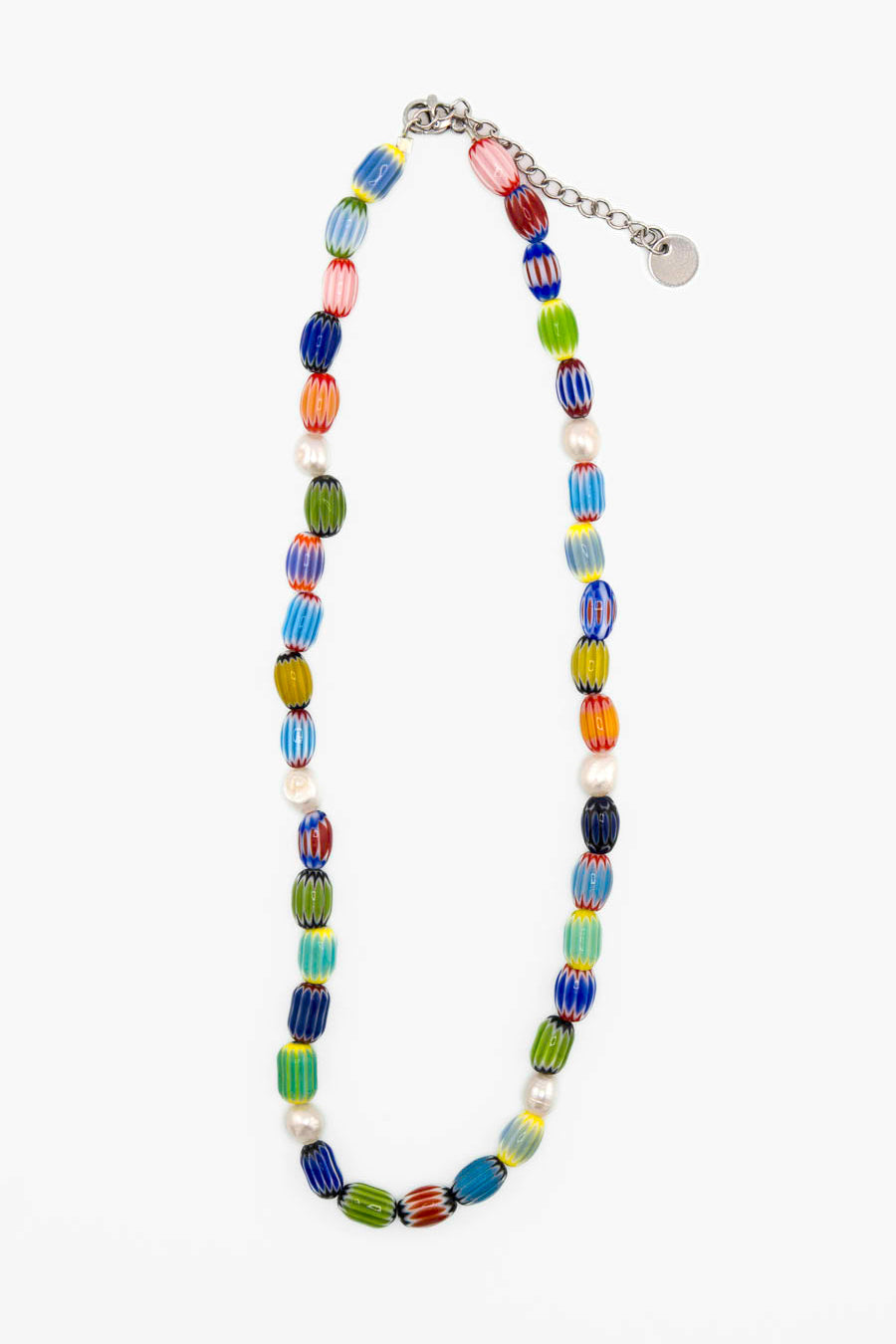 Collier artisanal Bourjeone en perles multicolores et nacrées