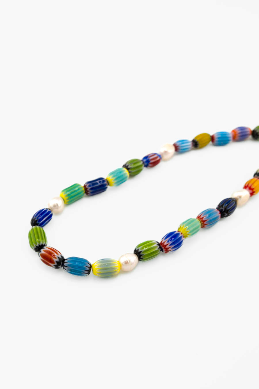 Collier en verre coloré Bourjeone, perles bleues vertes et brunes
