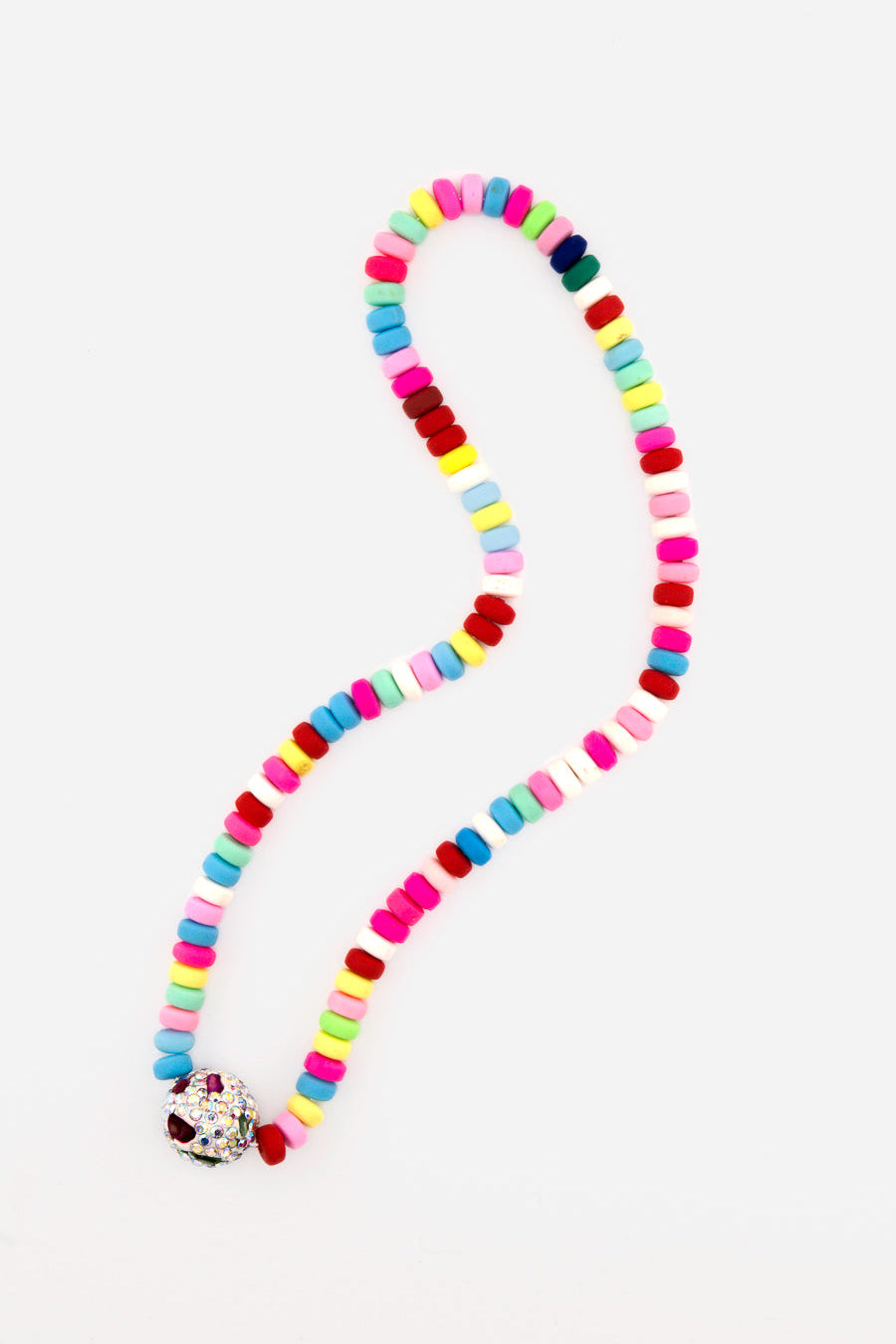 Détail du collier Bourjeone Dragée avec perles mates multicolores
