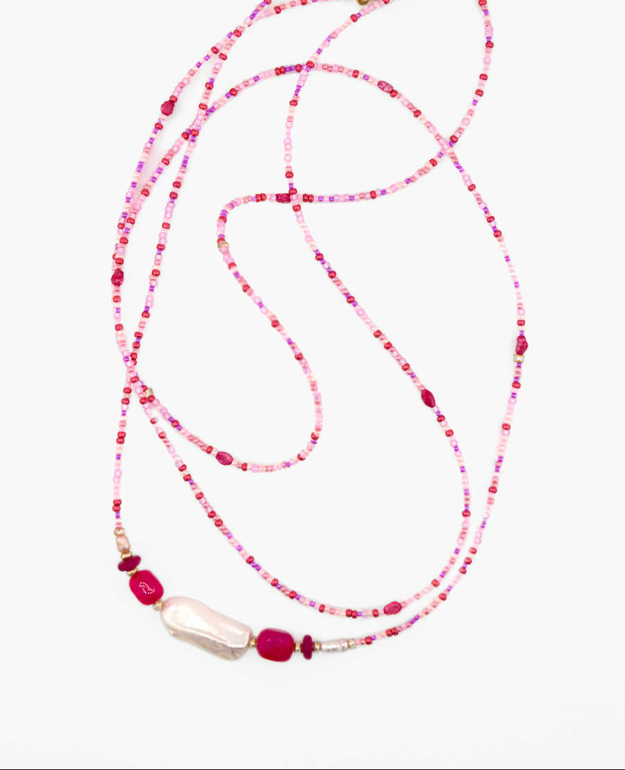 Collier Bourjeone Guimauve, perles roses et nacrées avec fermoir doré
