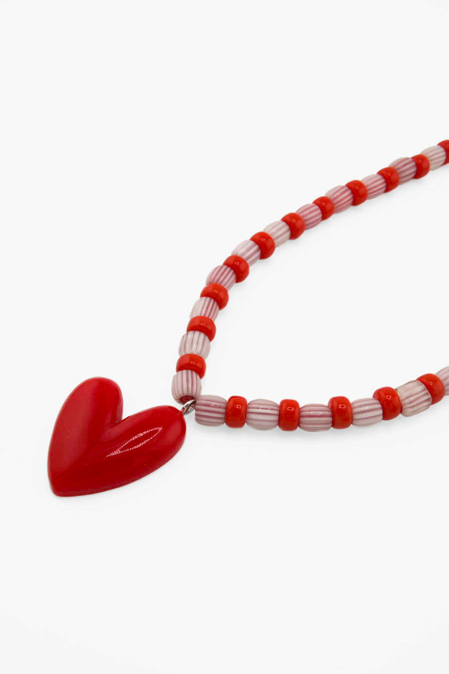 Collier Sucre d’orge Bourjeone, perles rayées et cœur en verre couleur caramel